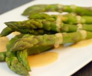 Le Commensal ASPERGES VINAIGRETTE MOUTARDE ET MIEL